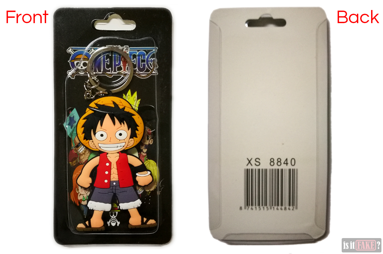 A look at the front and back of the fake One Piece Luffy keychain in its packaging