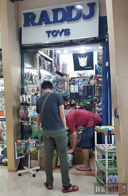 Bootleg Ryu Figure In A Legit Toy Store 