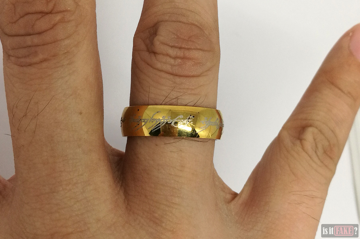 Fake The Lord of the Rings gold The One Ring worn on finger