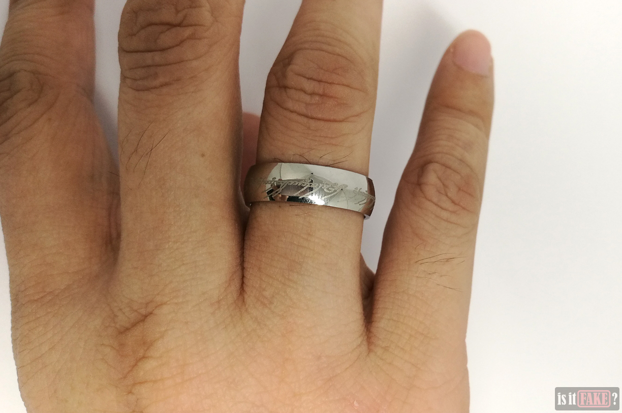 Fake The Lord of the Rings silver The One Ring worn on finger